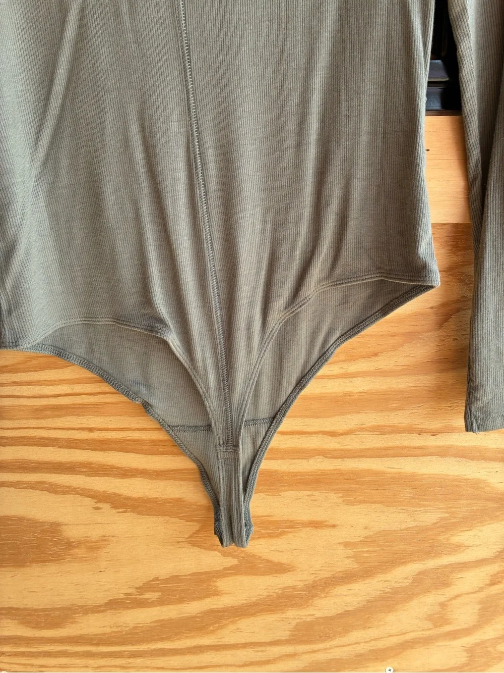 nuuds Slinky Rib Long Sleeve Bodysuit in Olive Size Medium